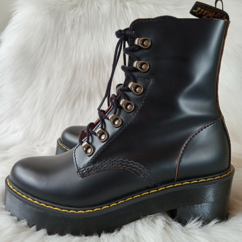 Dr. Martens Leona boots LIKE NEW!